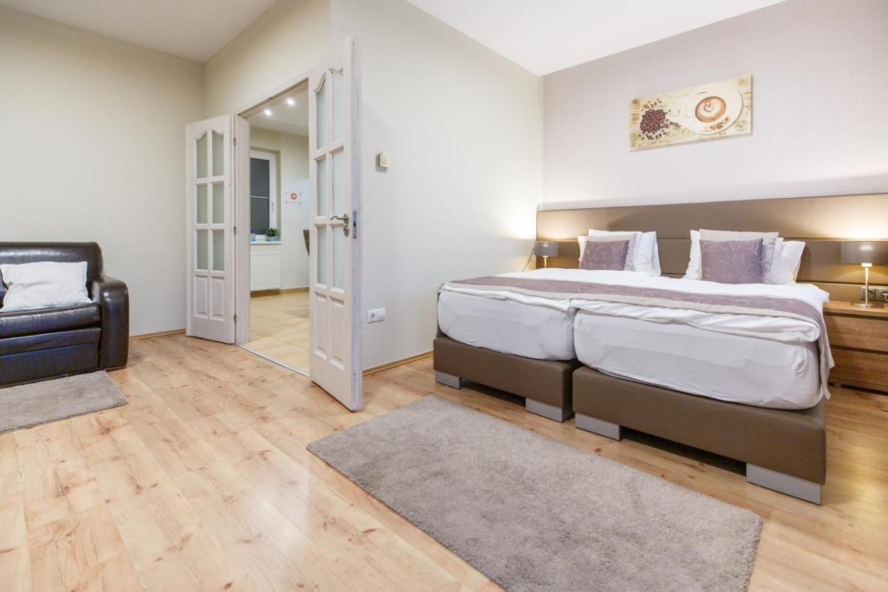 Mokka Apartments Miskolc Bagian luar foto