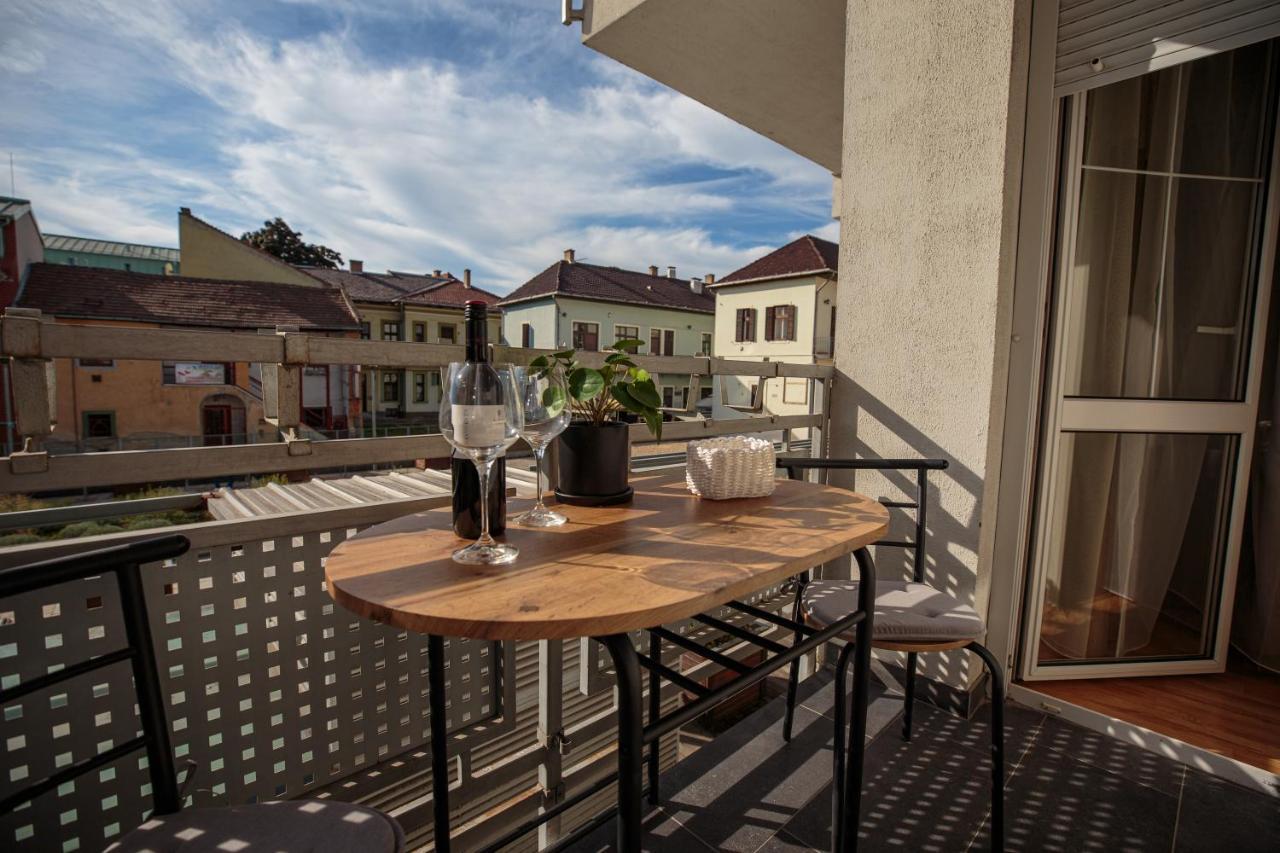 Mokka Apartments Miskolc Bagian luar foto