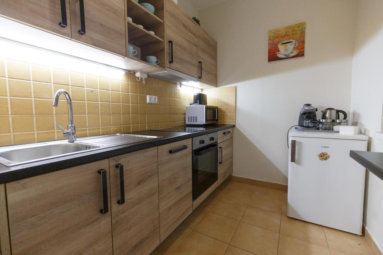Mokka Apartments Miskolc Bagian luar foto