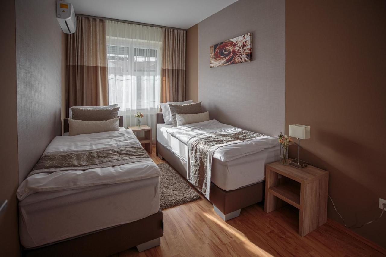 Mokka Apartments Miskolc Bagian luar foto
