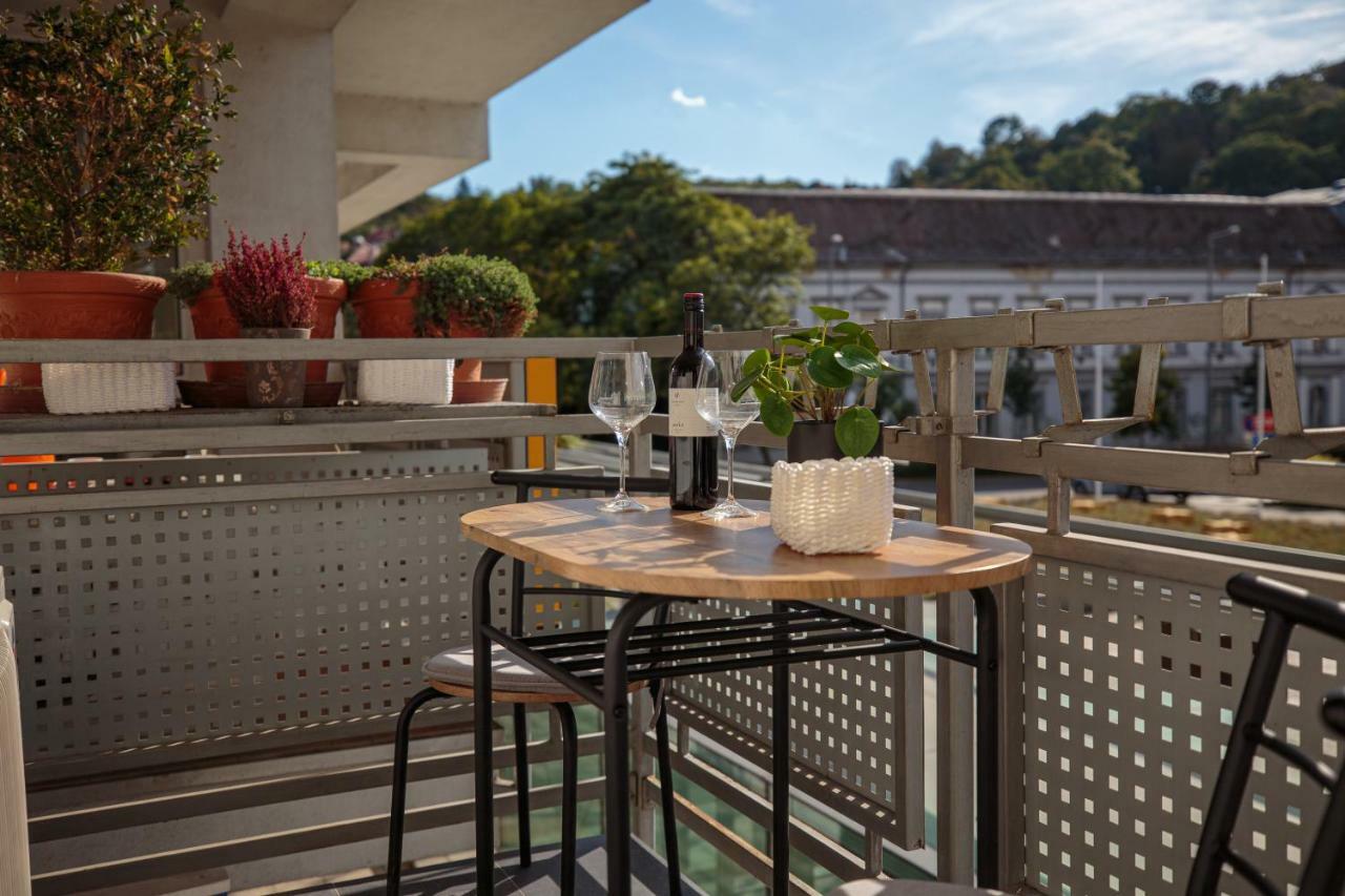 Mokka Apartments Miskolc Bagian luar foto