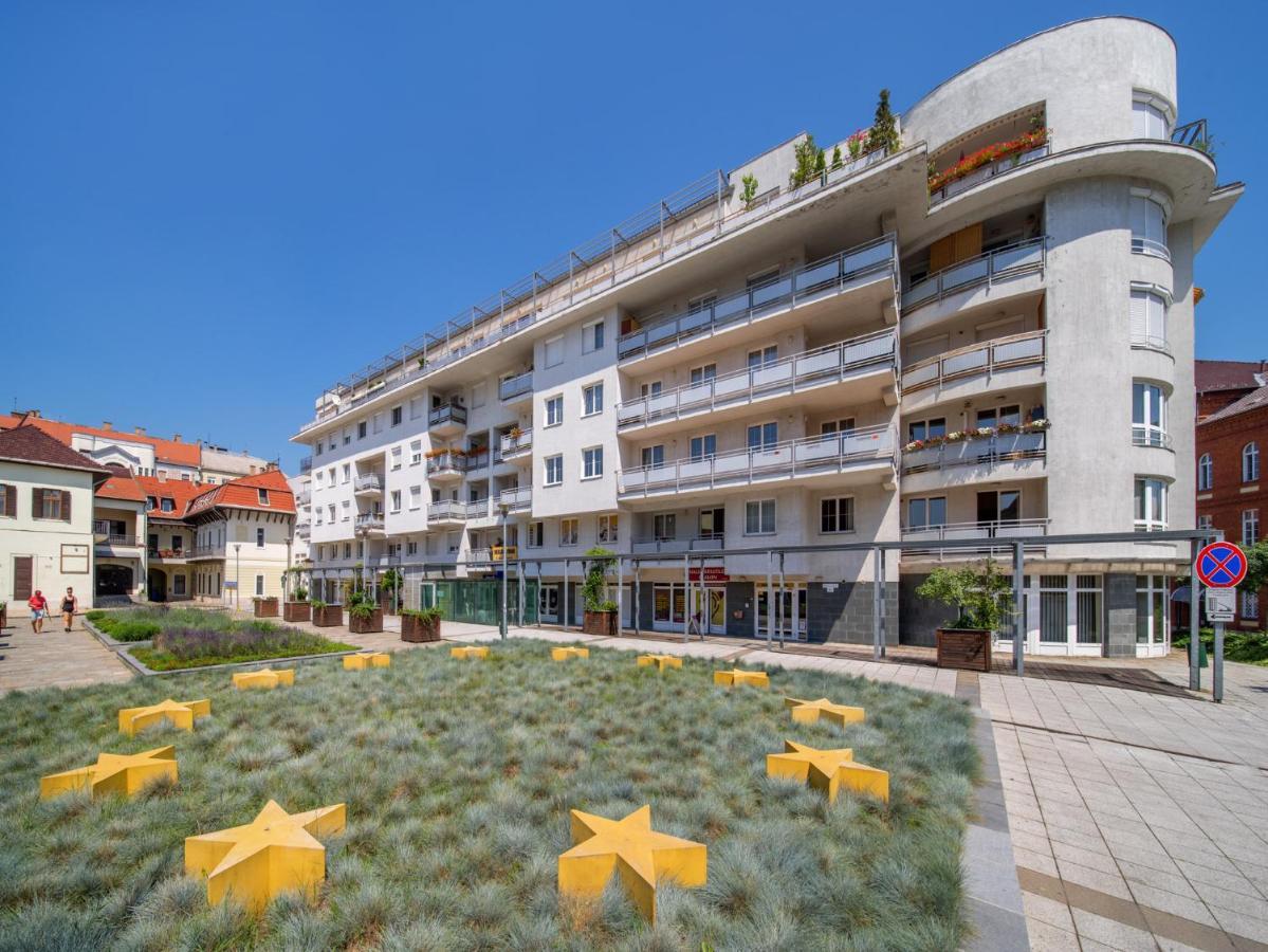 Mokka Apartments Miskolc Bagian luar foto